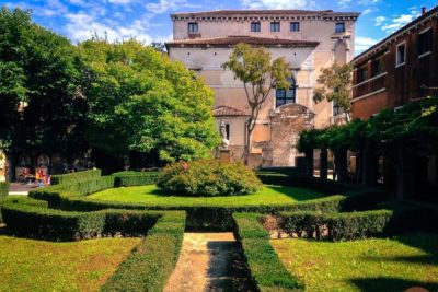 A secret itinerary tour in Venice: gardens